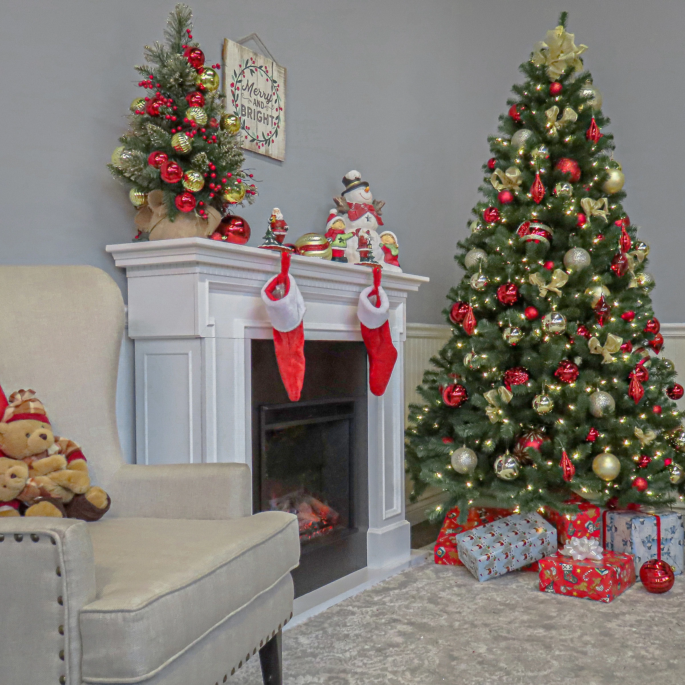 National Tree Company 9 ft. North Valley Spruce Hinged Tree with 700 Clear Lights - 9 Foot - 9 Foot - Green 5 National Tree Company 9 ft. North Valley Spruce Hinged Tree with 700 Clear Lights - 9 Foot - 9 Foot - Green
